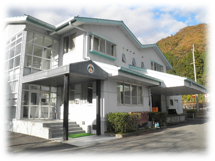 山崎学校給食センターの玄関からの外観の写真