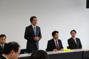 兵庫県総務常任委員会意見交換会で話す参加者の写真