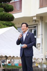 染河内小運動会で挨拶をする市長の写真