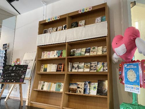 男女共同参画図書コーナー写真
