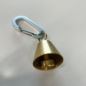 宍粟市が市内在住の小中学生に配布するクマよけ鈴の写真