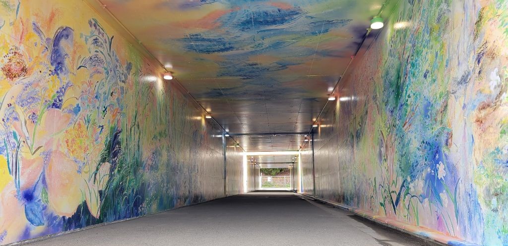 リニューアルした山崎インターチェンジ歩行者通路の写真
