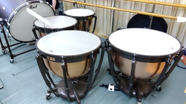 購入した大型打楽器ティンパニの写真