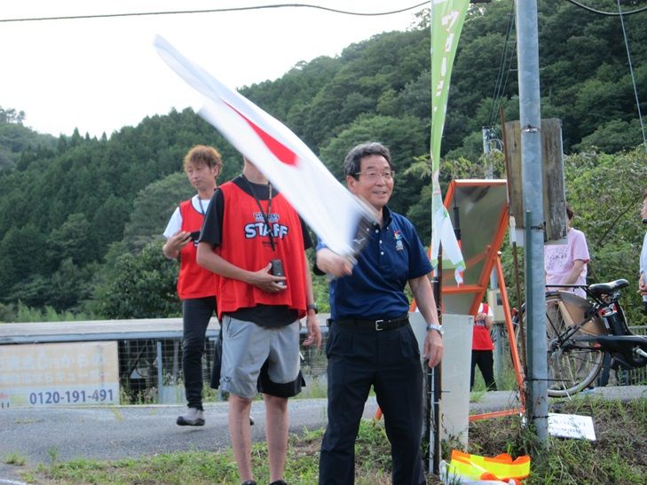 バイクツーリングイベントに参加する福元市長の写真
