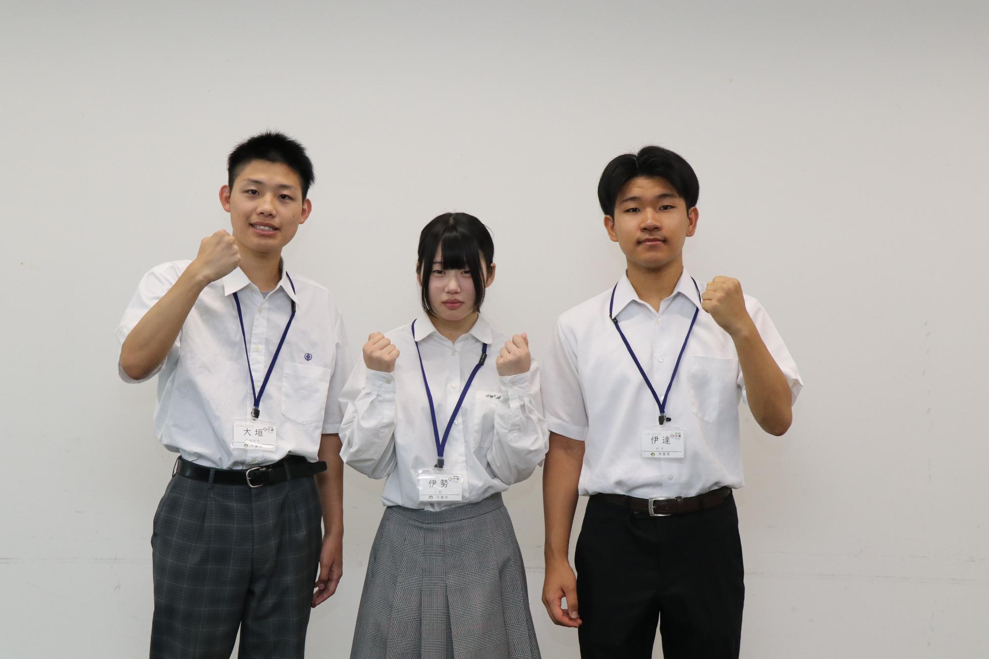 インターン生3人の記念写真