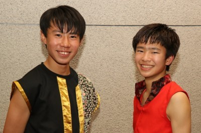 笑顔を浮かべる大畑魁靖さんと中川雄月さんの写真