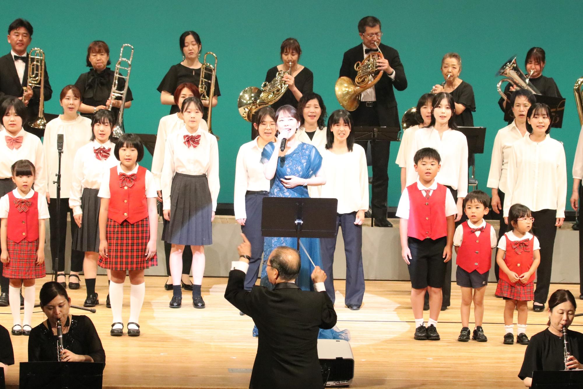 6月29日：市制20周年祝う式典 丘みどりさんと市歌披露の画像