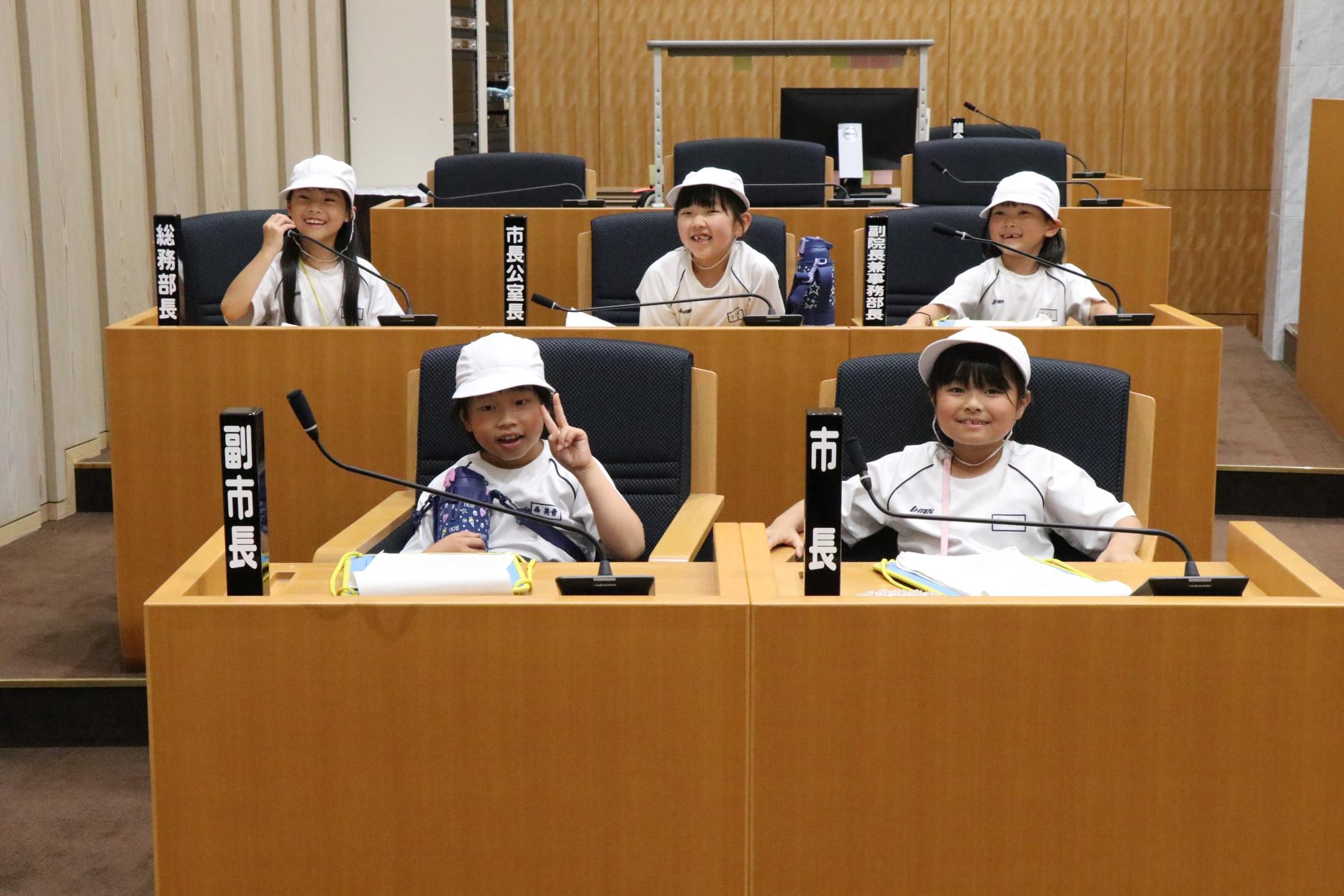 7月3日：山崎小学校2年生が市役所探検の画像