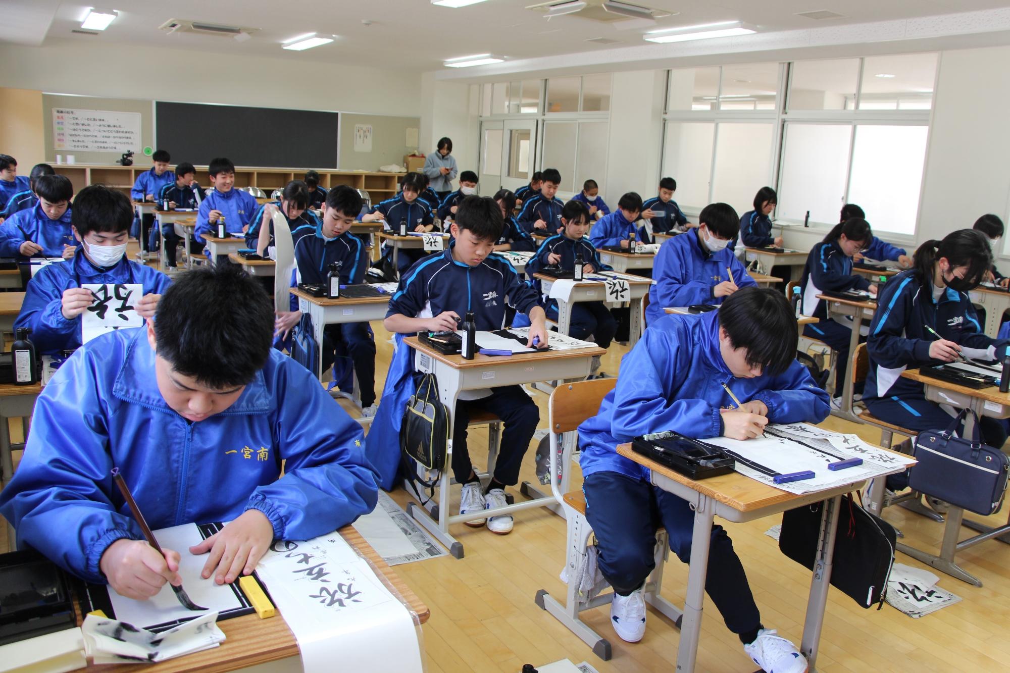 1月14日：一宮南中で書初め会の画像