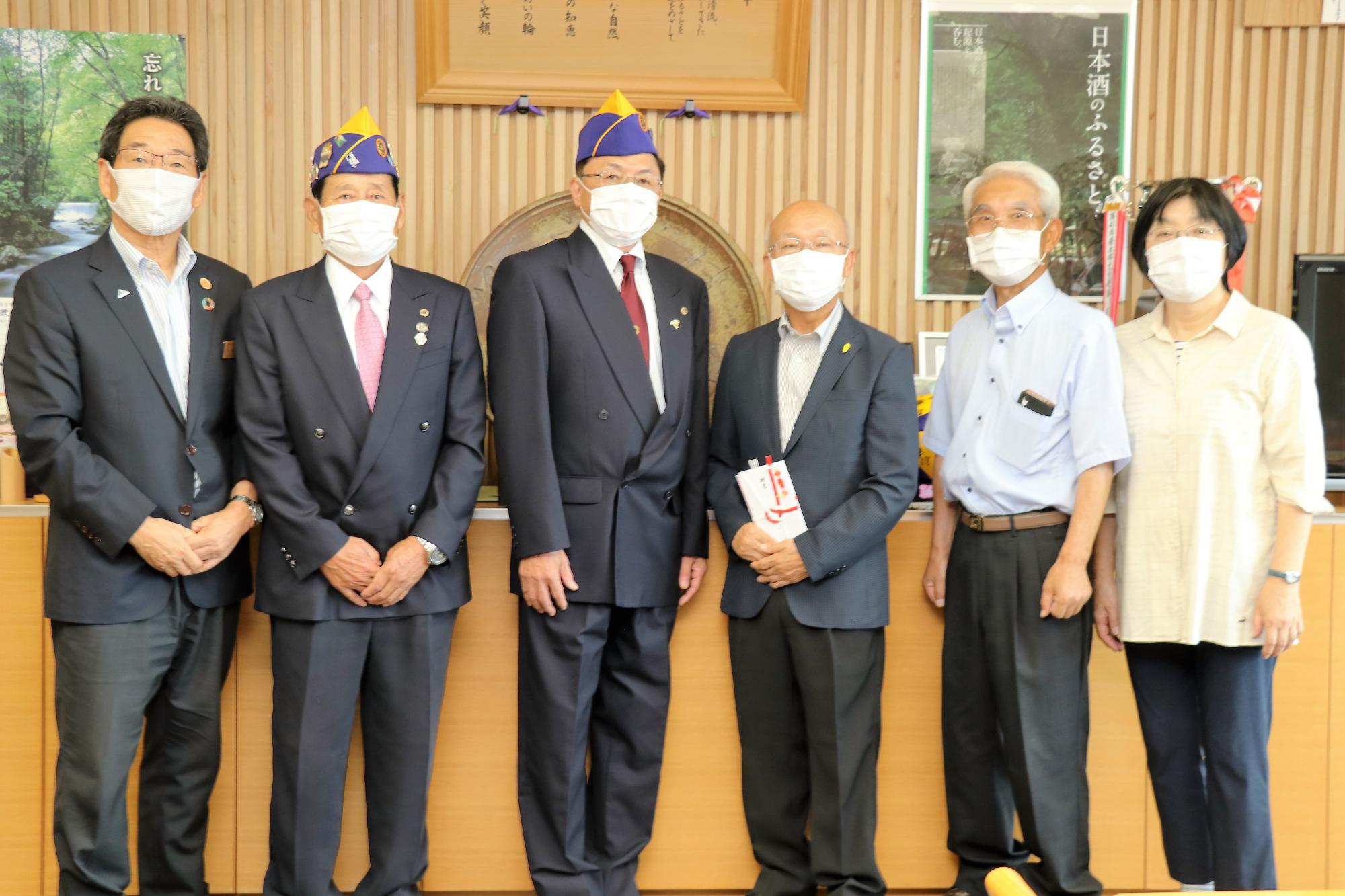 ライオンズクラブと保護司会の会員写真