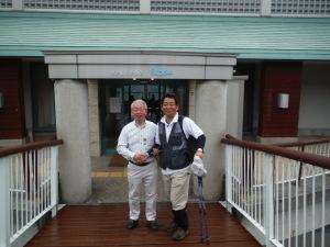 若桜町小林町長と記念撮影をする市長の写真