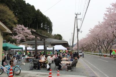 西深さくらまつりの様子の写真