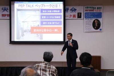 岩崎由純さんが話をしている講習会の様子の写真