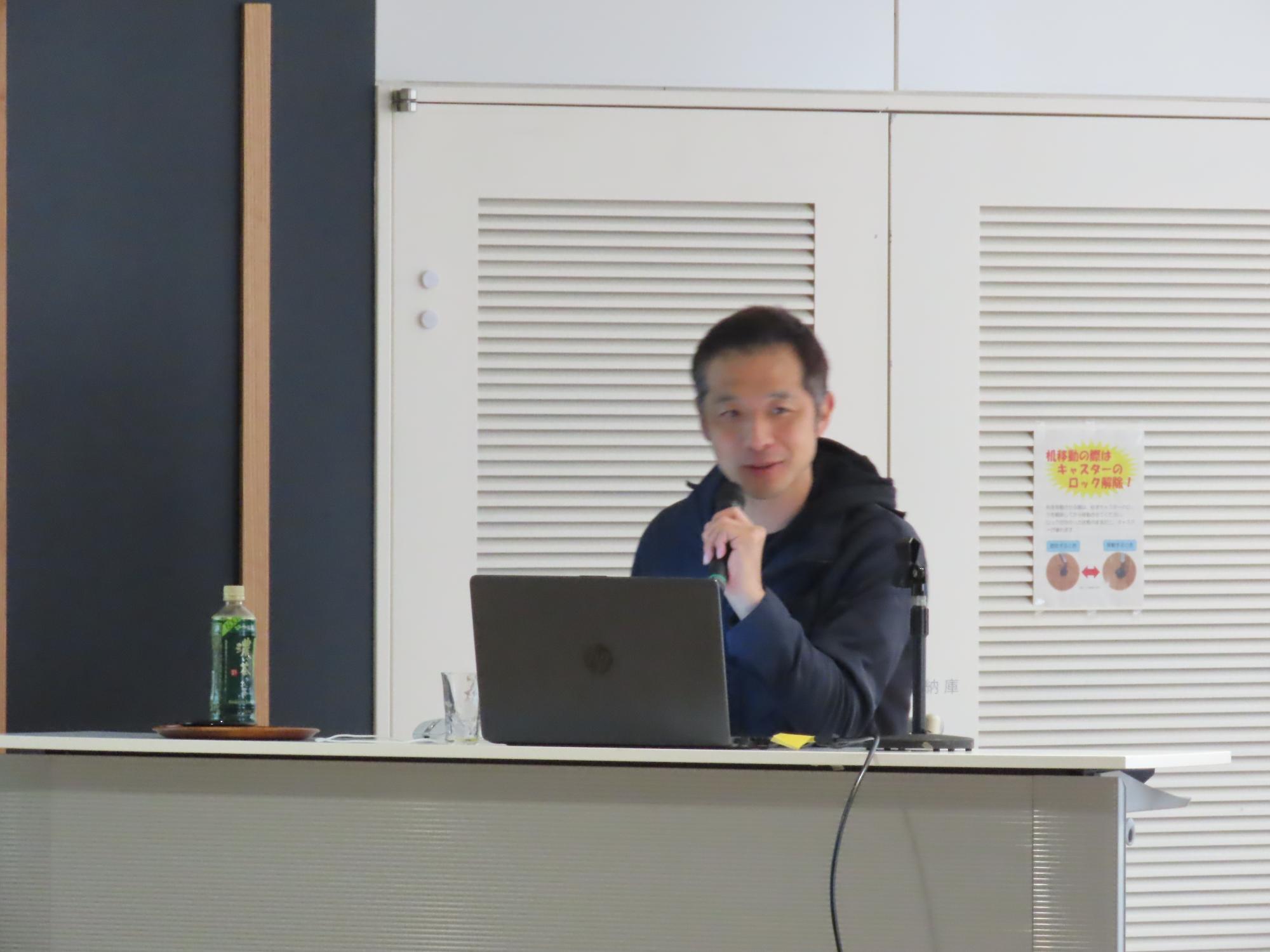 講師の壺阪雄一さん