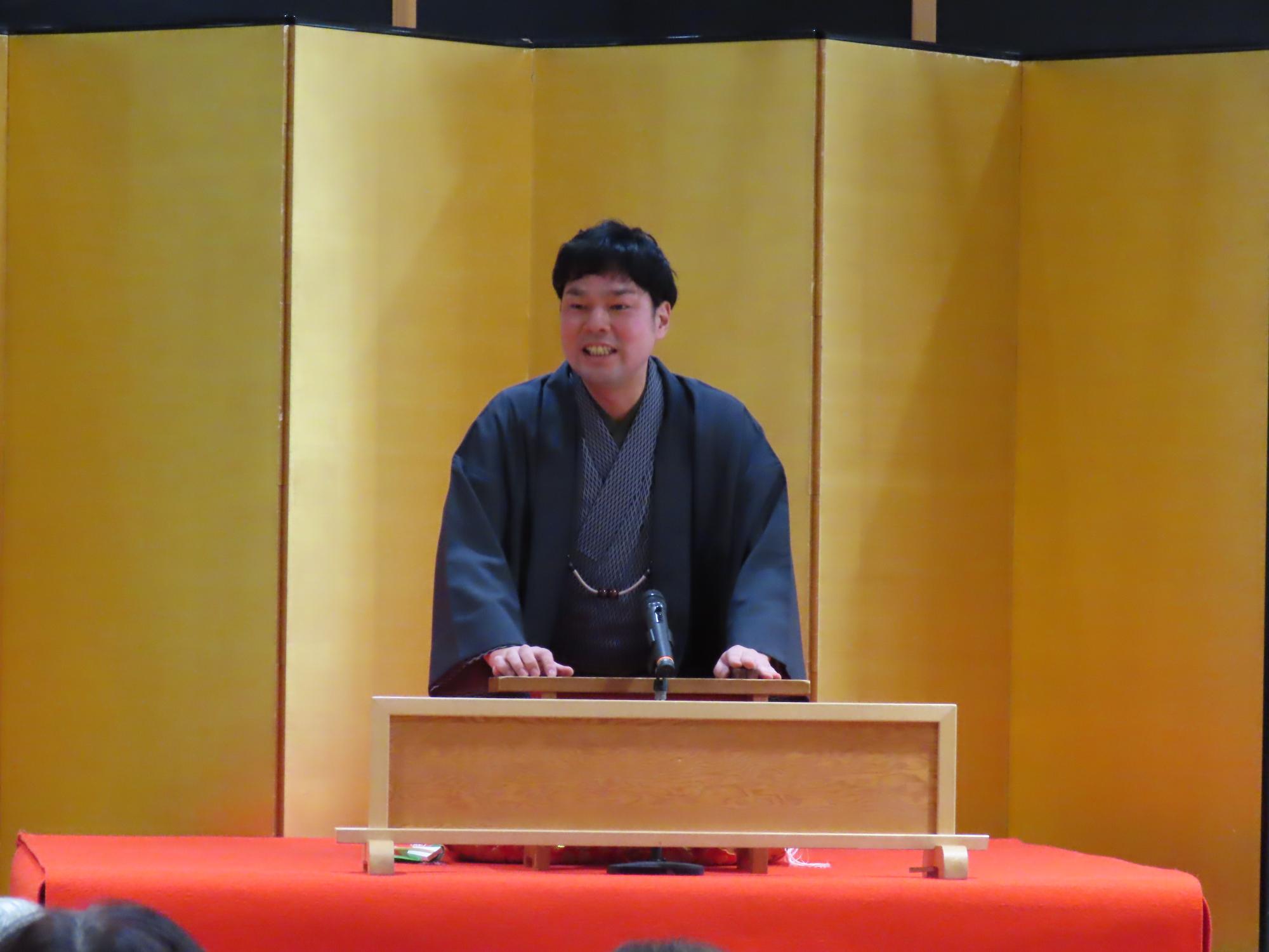 落語を披露される桂小文三さん