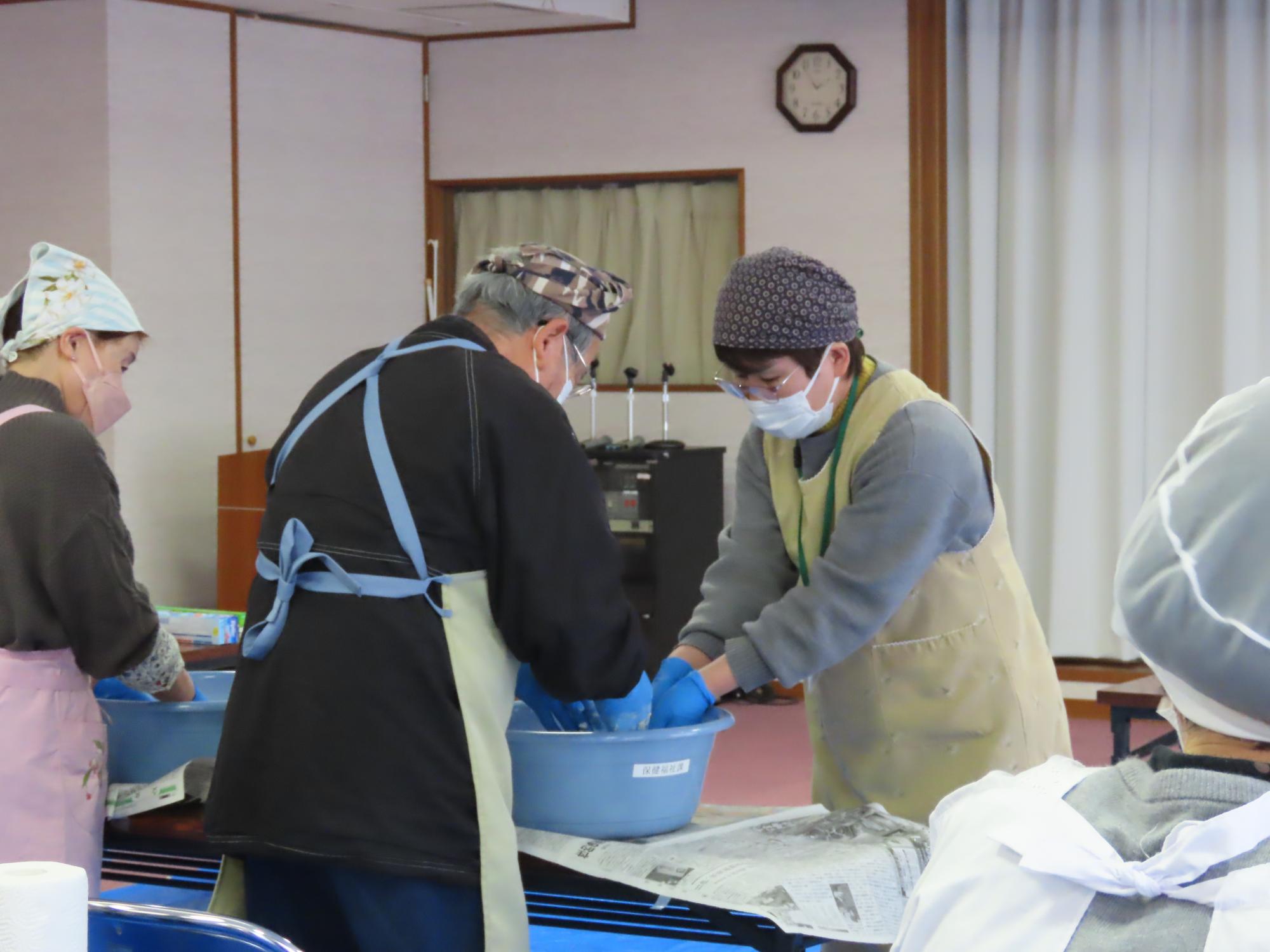 しっかり混ぜる様子