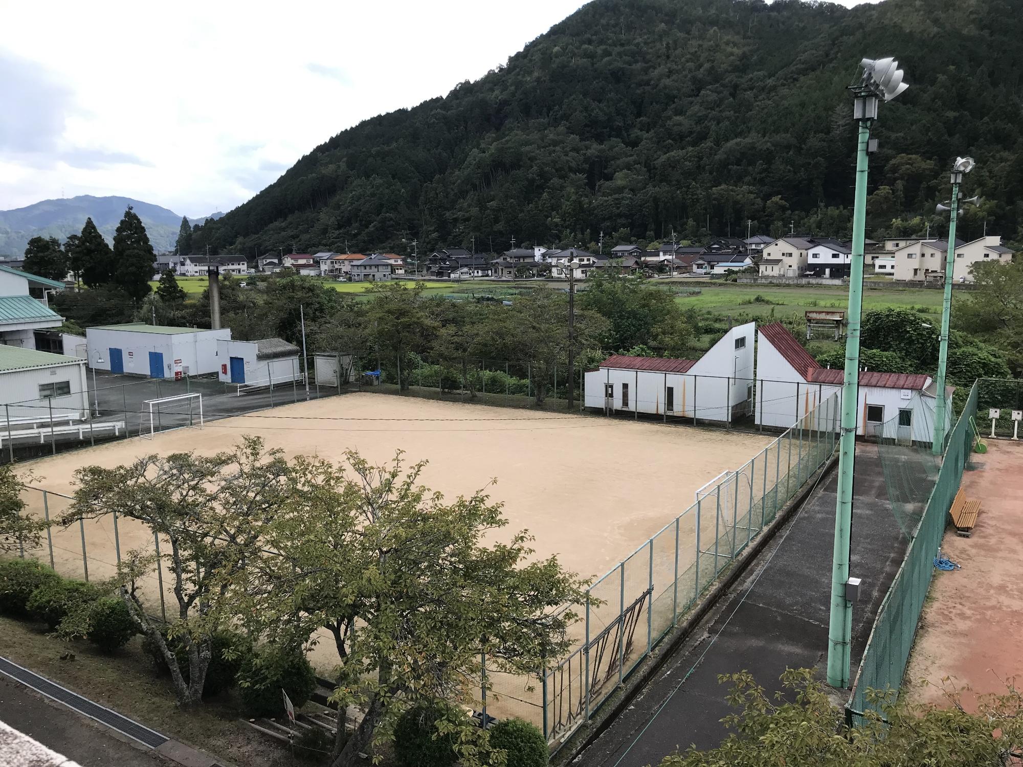山崎スポーツセンターの多目的コートの全景の写真