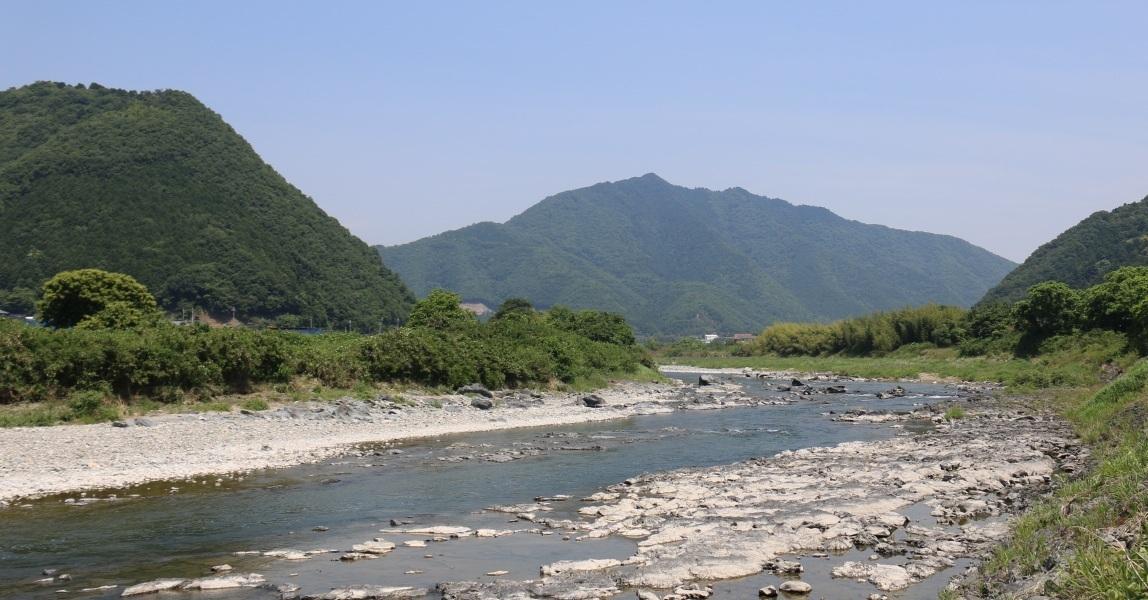 メイン画像・山と川の画像