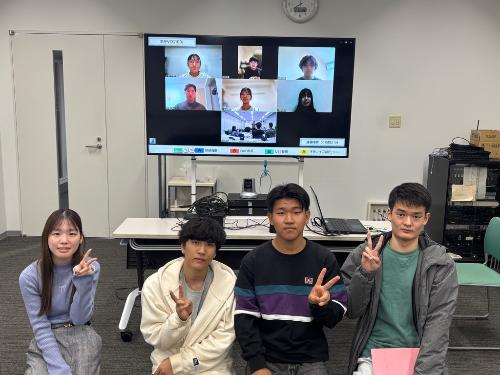 実行委員が集合写真に納まっている