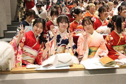 式典前の客席の様子