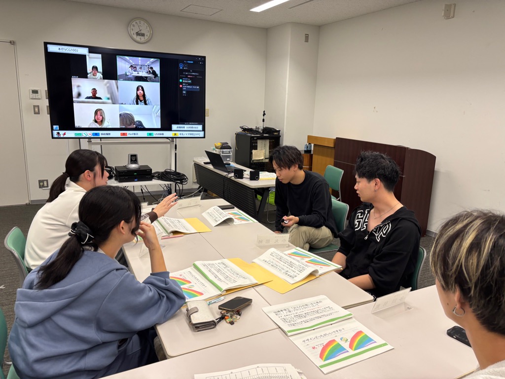 実行委員会が集合して写っている写真