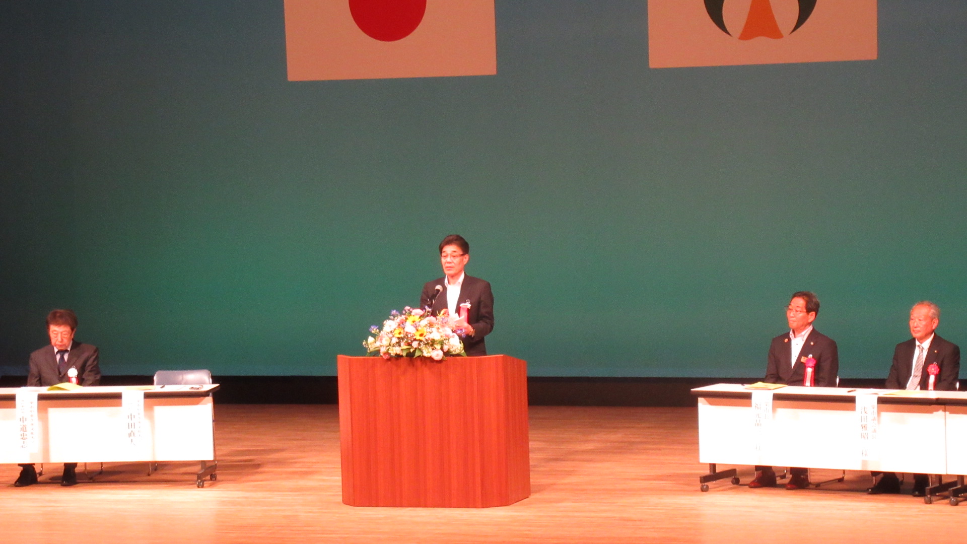開講式で式辞をのべる教育長の写真