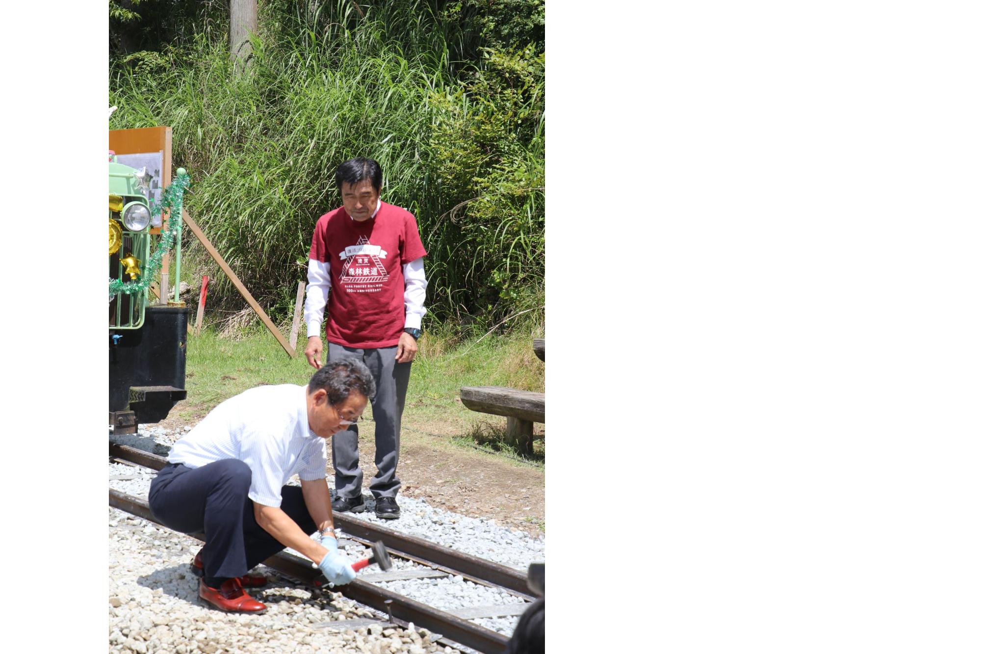 波賀森林鉄道周回コース完成記念イベントに参加する福元市長の写真