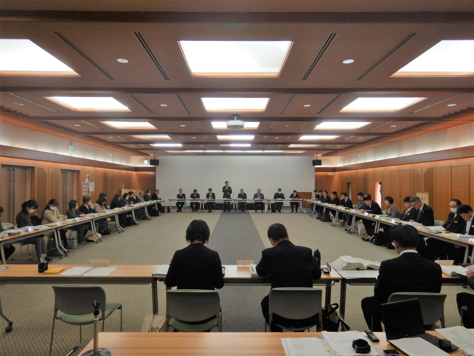 第1回宍粟市防災会議の会場内の写真