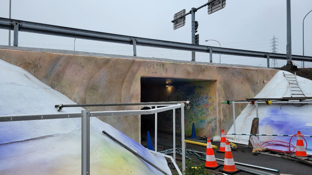 12月15日の山崎インタ－歩行者用通路リニューアル事業の写真1枚目