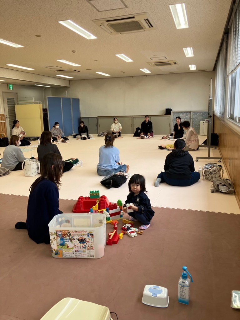 助産師によるベビーマッサージ